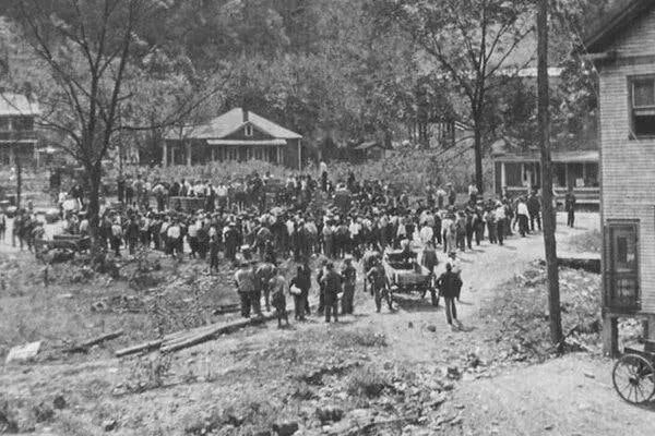 A Century Ago, Miners Fought in a Bloody Uprising. Few Know About