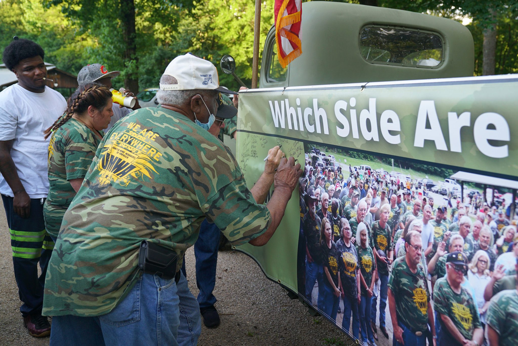 alabama-coalminers-on-strike-for-10-months-vow-not-to-be-starved-out